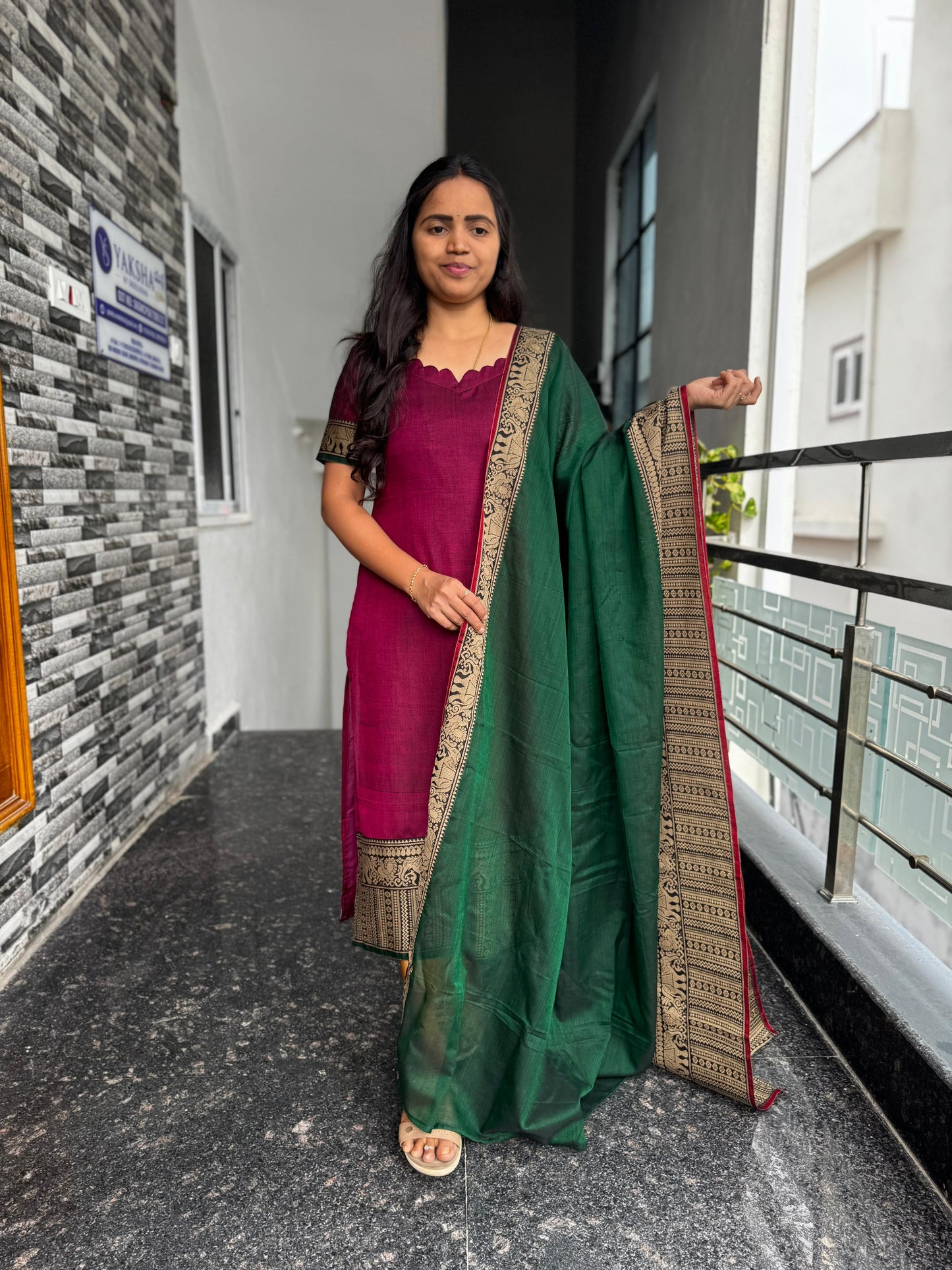 Magenta Narayanpet with Green Dupatta – 2-Piece Kurti Set