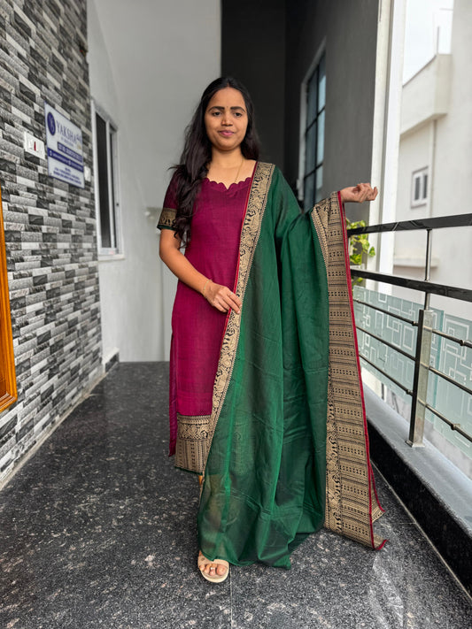 Magenta Narayanpet with Green Dupatta – 2-Piece Kurti Set