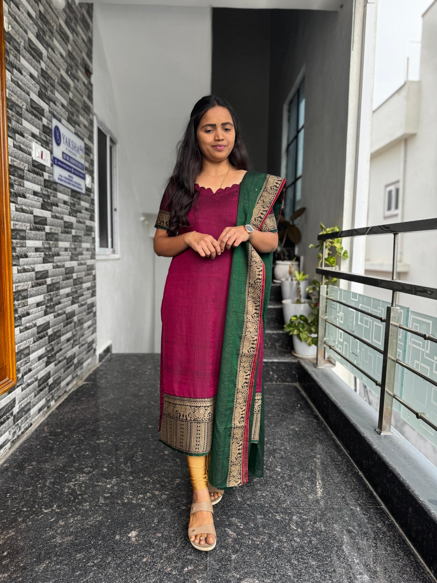Magenta Narayanpet with Green Dupatta – 2-Piece Kurti Set