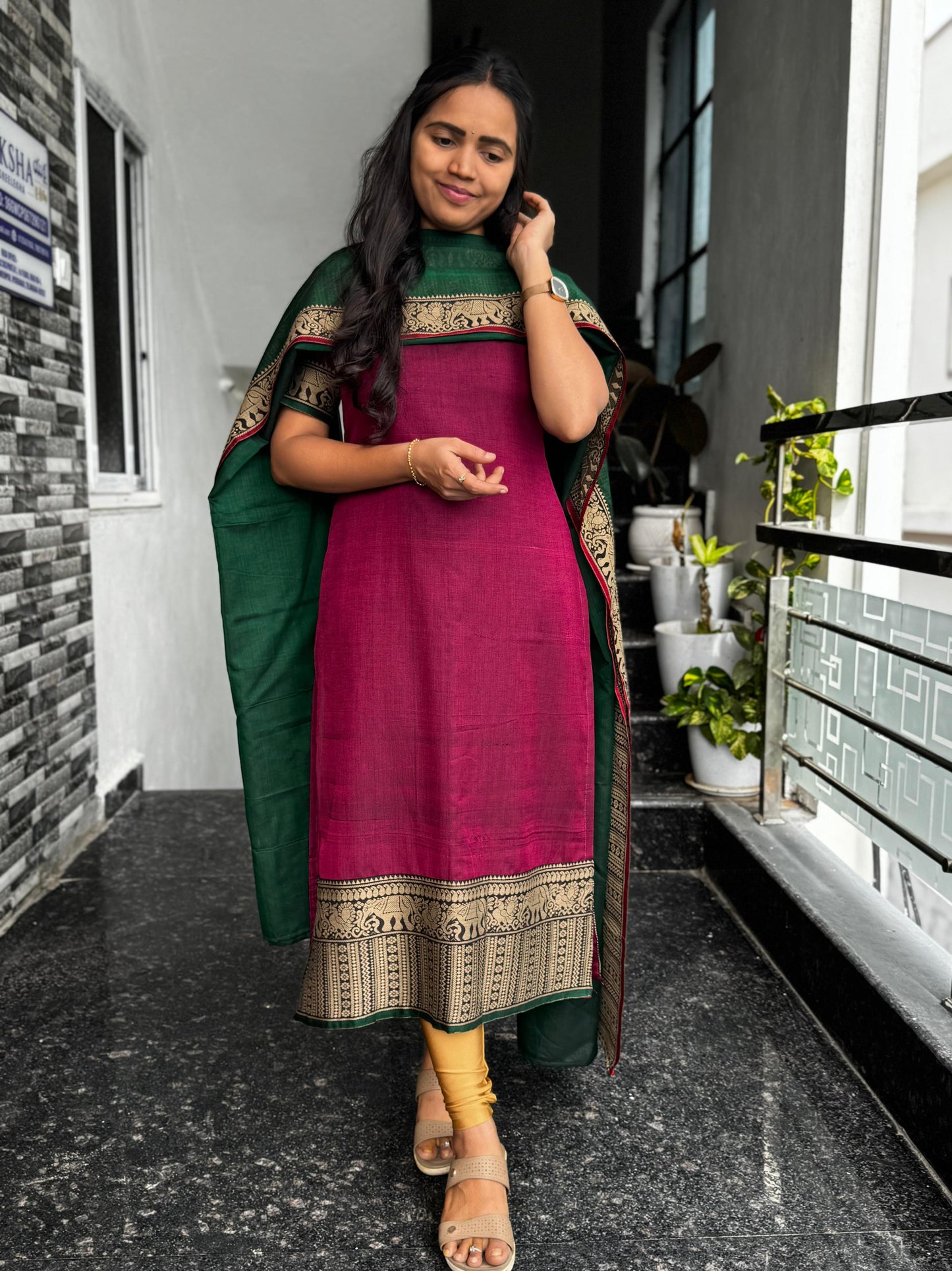 Magenta Narayanpet with Green Dupatta – 2-Piece Kurti Set