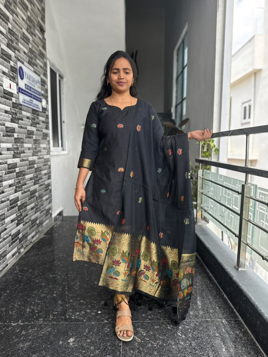Black Jamdani 2-Piece Kurti Set – Multicolour Floral Motifs & Traditional Woven Border
