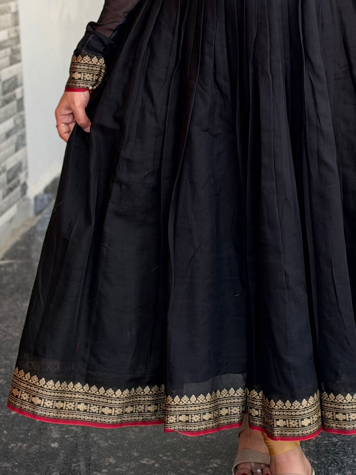 Black Narayanpet Anarkali 2-Piece Set – Traditional Woven Border